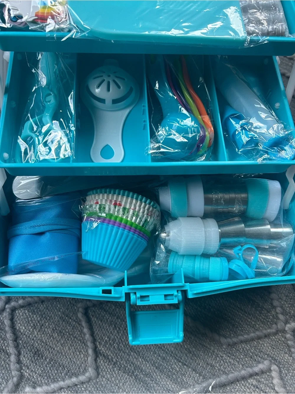 NWT Cake Decorating and Icing 3-Tier Toolbox: Includes Piping Tips & Pastry Bags